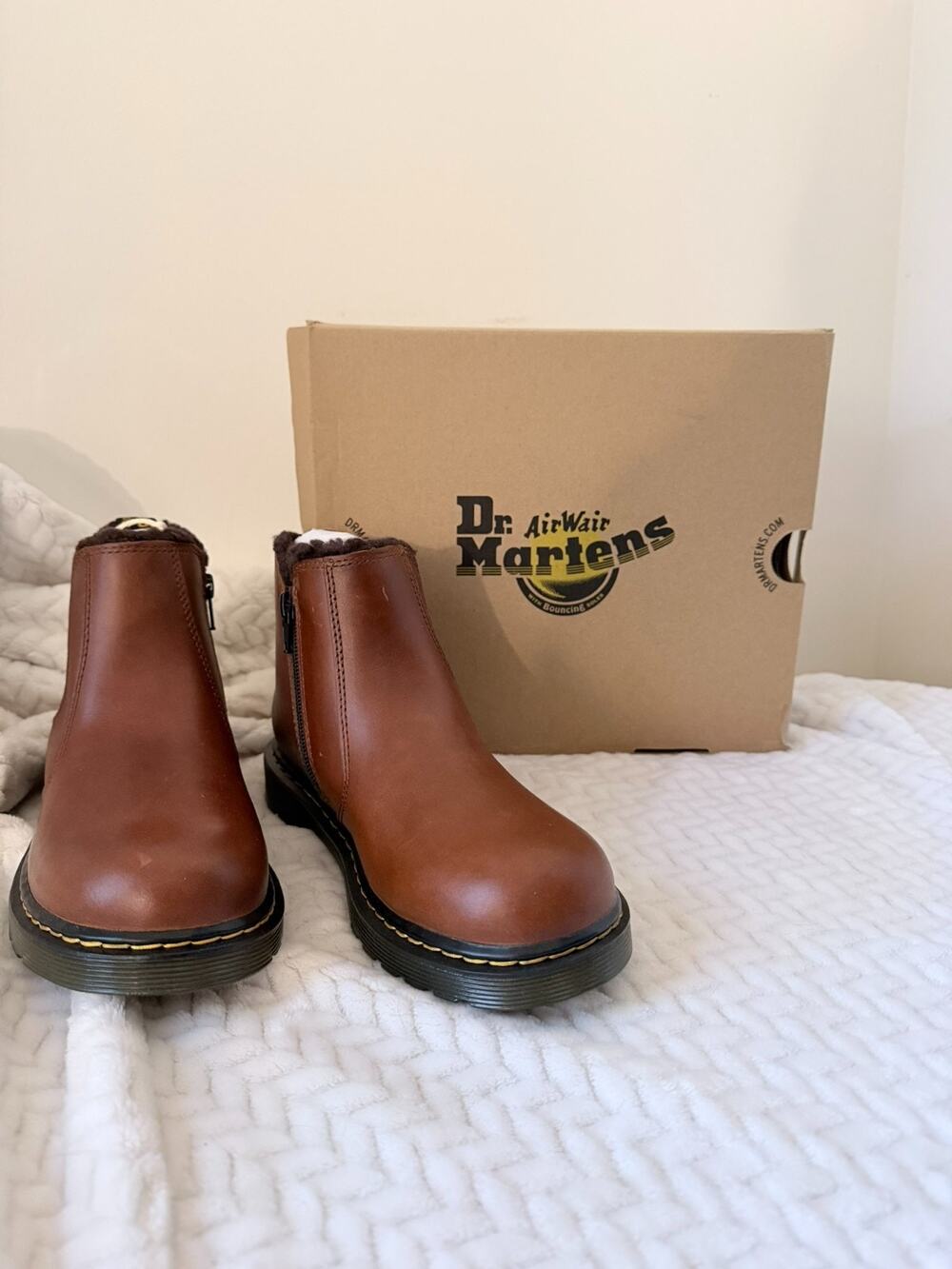 Dr. Doc Martens Chelsea Boot 2976 Leonore J Brown-Junior 4 Womens 5 *NEW IN BOX